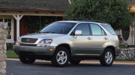 Dwie dekady Lexusa RX LIFESTYLE, Motoryzacja - Luksus, dynamika, elegancka linia, przestronne wnętrze i dobre walory terenowe są trudne do pogodzenia.