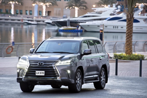 Lexusy w rozmiarze XL