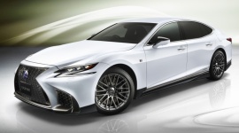 Pakiet tuningowy TRD dla nowego Lexusa LS LIFESTYLE, Motoryzacja - Japońska firma TRD, dostawca fabrycznych rozwiązań tuningowych dla Lexusa, przygotowała zestaw akcesoriów do tuningu najnowszej, piątej generacji flagowej limuzyny Lexus LS F SPORT.