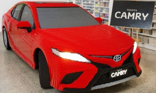 Toyota Camry z klocków Lego