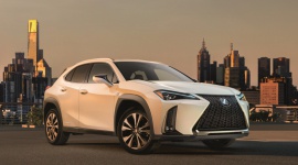 Lexus UX - powiew nowości w Nowym Jorku LIFESTYLE, Motoryzacja - Tegoroczny New York Auto Show jest sceną amerykańskiego debiutu miejskiego crossovera Lexus UX. To nie tylko nowy model w nowym dla Lexusa segmencie subkompaktowych crossoverów – UX przynosi ze sobą szereg nowatorskich rozwiązań, a także nowe podejście do posiadania samochodu.