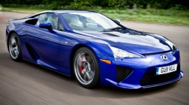 Dziesięciolecie serii Lexus F LIFESTYLE, Motoryzacja - Seria wyczynowych samochodów Lexusa oznaczonych charakterystycznym logo ze stylizowaną literą F ma już dziesięć lat, a z okazji jubileuszu Lexus przygotował limitowane serie modeli RC F i GS F Anniversary Edition w unikalnym, matowoszarym malowaniu.