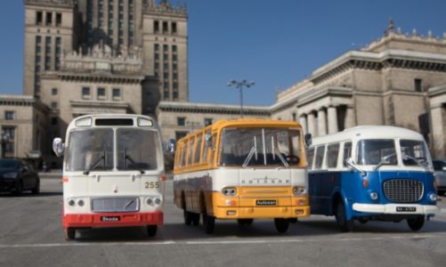 Warszawiacy są w szoku! Kultowe autobusy PRL-u wyjechały na ulice stolicy!