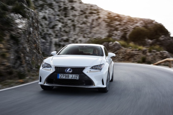 Lexus RC znów triumfuje w testach bezpieczeństwa