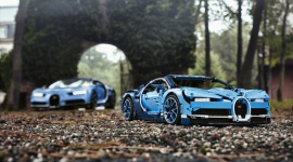 LEGO® TECHNIC™ BUGATTI CHIRON - POŁĄCZENIE SZTUKI, INŻYNIERII I KLOCKÓW LIFESTYLE, Motoryzacja - LEGO TECHNIC i Bugatti Automobiles S.A.S przedstawiają nowy model - LEGO TECHNIC Bugatti Chiron. Samochód jest dokładnym odwzorowaniem oryginalnego, luksusowego auta Bugatti Chiron w skali 1:8.