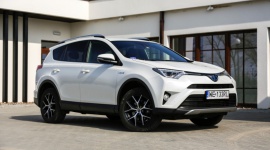 Toyota RAV4 Hybrid najoszczędniejszym SUV-em w USA LIFESTYLE, Motoryzacja - Toyota RAV4 Hybrid zużywa najmniej paliwa spośród wszystkich SUV-ów dostępnych na amerykańskim rynku.