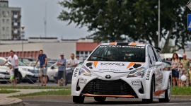 Toyota Yaris AP4. Polskie części w japońskiej rajdówce LIFESTYLE, Motoryzacja - Japońska firma do japońskiej rajdówki zamawia części w Polsce. Firma Proto Cars dostarcza elementy nadwozia do rajdowych Toyot Yaris AP4, które będą się ścigać w Mistrzostwach Azji i Pacyfiku. Firma pracuje też nad częściami do rajdowej wersji Toyoty C-HR.