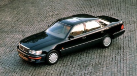 30 lat Lexusa LS - nieustanny pościg za doskonałością LIFESTYLE, Motoryzacja - Dla fanów motoryzacji obchodzący w tym roku 30. urodziny Lexus LS to jeden z najlepszych samochodów na globalnym rynku. A w świecie marketingu to fenomenalny przykład zbudowania od podstaw nowej supermarki.