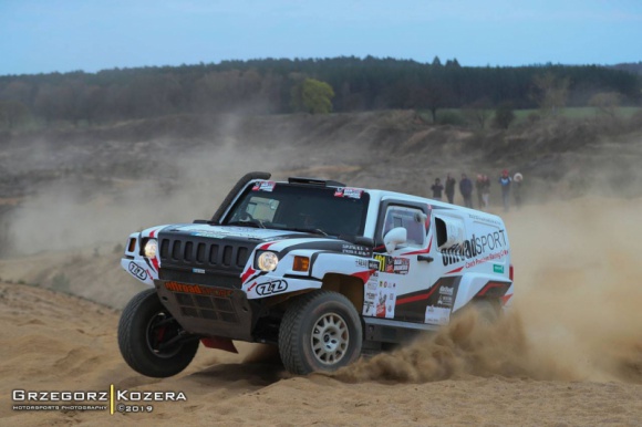 Emocjonujący początek sezonu rajdów terenowych w Polsce LIFESTYLE, Motoryzacja - Broniący tytułu Miroslav Zapletal i Marek Sykora zaczęli sezon rajdów terenowych w Polsce rewelacyjnie. Czesko-słowacki duet okazał się najlepszy w otwierającej sezon RMPST rundzie, czyli Wysoka Grzęda Baja Drawsko Pomorskie 2019.