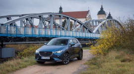 Mazda zachęca do odpoczynku i proponuje miejsca na majówkę LIFESTYLE, Motoryzacja - Slow Road to przełamujący konwencje projekt, który czerpie z fundamentów filozofii slow life – poszukiwania wyciszenia i odpoczynku w bliskości z naturą, jednocześnie mocno związany z dewizą projektowania samochodów Mazdy, gdzie „mniej znaczy więcej” w każdym wymiarze.