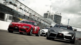 5 rzeczy, których nie wiedzieliście o Toyocie Suprze LIFESTYLE, Motoryzacja - Toyota Supra to ikona samochodów sportowych i bardzo ważny model w historii Toyoty. Pierwsza Supra pojawiła się na rynku pod koniec lat 70. i aż do 2002 roku samochód był sprzedawany nieprzerwanie w postaci kolejnych czterech generacji.