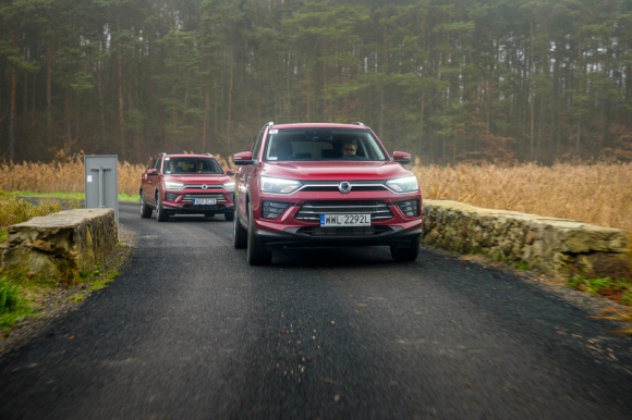 Nowy KORANDO – stylowo, dynamicznie i wszechstronnie! LIFESTYLE, Motoryzacja - Tym razem SsangYong ma przyjemność zaprezentować swój kultowy SUV KORANDO w nowej odsłonie. Już sam wygląd nowego KORANDO przyciąga uwagę. Samochód emanuje siłą oraz energią i zapewnia doskonałą dynamikę jazdy, która sprosta najśmielszym oczekiwaniom.