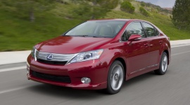 O tym samochodzie Lexusa prawdopodobnie nie słyszałeś LIFESTYLE, Motoryzacja - Był pierwszym autem Lexusa oferowanym wyłącznie w wersji hybrydowej, dzielił płytę podłogową z Toyotą Avensis i układ napędowy z Toyotą Camry, a jego następcą stał się hybrydowy ES.