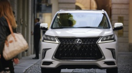 Nowy Lexus LX spodziewany w 2021 roku LIFESTYLE, Motoryzacja - Coraz więcej mówi się o następcy flagowego SUV-a Lexusa. W październiku świat obiegła informacja, że japońska marka zarejestrowała oznaczenie LX 600.