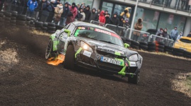 Ponad 800-konnym autem do driftu na szutrze. Paweł Trela na mecie Rajdu Barbórka LIFESTYLE, Motoryzacja - W minioną sobotę w Warszawie i okolicach odbyła się już 57. edycja słynnego Rajdu Barbórka. Wśród najnowszych rajdowych konstrukcji oraz klasyków znalazło się auto, jakiego na odcinkach specjalnych jeszcze nie oglądaliśmy - driftingowy Opel GT z silnikiem z Toyoty Supry.