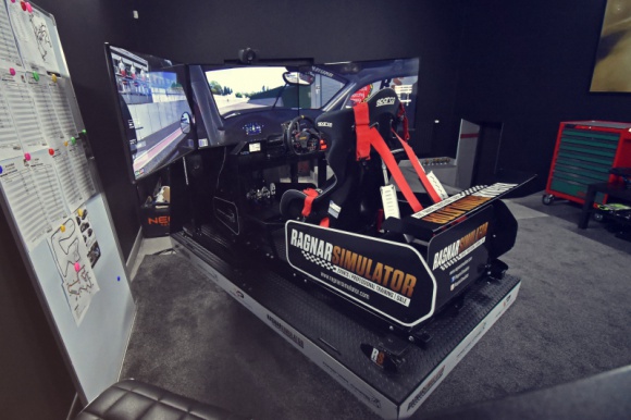 Siedzisz w domu? Nadal możesz przygotowywać się do sezonu LIFESTYLE, Motoryzacja - COVID-19 zatrzymał cały motorsport w garażach. Jednak w świecie sportu to właśnie kierowcy rajdowi i wyścigowi mają największe możliwości, by utrzymać się w wysokiej formie. Jak to możliwe?