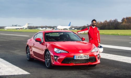 Toyota GT86, tor Top Gear, a w środku… niewidomy kierowca!