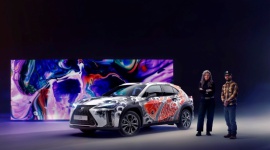 Jak wytatuować samochód? Nietypowy poradnik LIFESTYLE, Motoryzacja - Kiedy przychodzi czas, by stworzyć pierwszy w historii wytatuowany samochód, nie ma czasu na kompromisy.