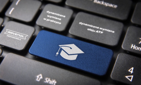 Szkolenia online – także dla mechaników! LIFESTYLE, Motoryzacja - W ostatnich miesiącach szkolenia online zyskały na popularności. Konieczność pozostania w domach sprawiła, że stały się one najlepszym sposobem na pozyskiwanie nowej wiedzy i umiejętności.