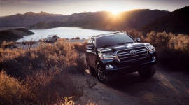 Land Cruiser 200 Heritage Edition, czyli jak Toyota dba o swoją terenową legendę LIFESTYLE, Motoryzacja - Od ponad 60 lat Land Cruiser jest jednym z fundamentów gamy Toyoty. Samochód znalazł już ponad 10 mln odbiorców we wszystkich regionach świata.