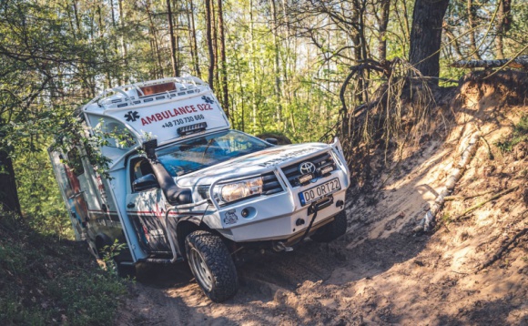 Hilux jako septyczna karetka – unikalny ambulans