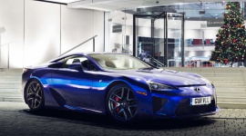 Lexus LFA kończy 10 lat. Poznaj nieznane fakty z jego historii LIFESTYLE, Motoryzacja - W grudniu 2010 roku z japońskiej fabryki Motomachi wyjechał pierwszy egzemplarz Lexusa LFA, jednego z najbardziej wyjątkowych sportowych aut w historii.